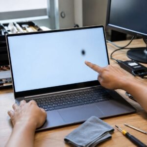 layar laptop ada bercak hitam